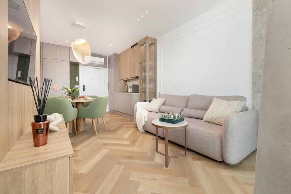 TV and multimedia, Kitchen or kitchenette, Living room, Dining area, air conditioner