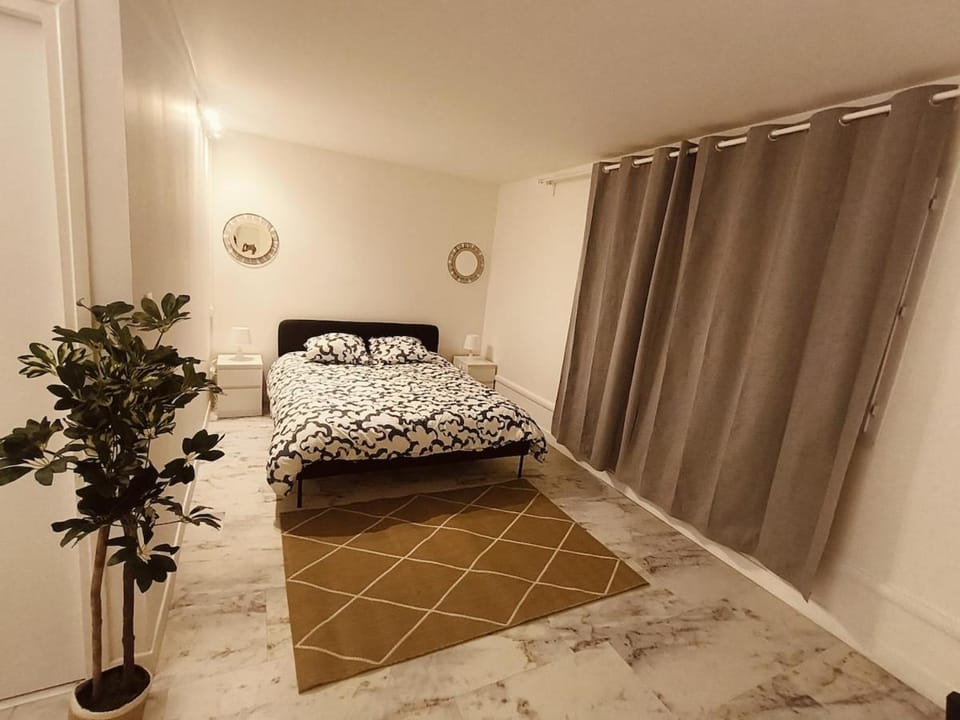 Grand et beau studio de 63 m Apartment in Nice