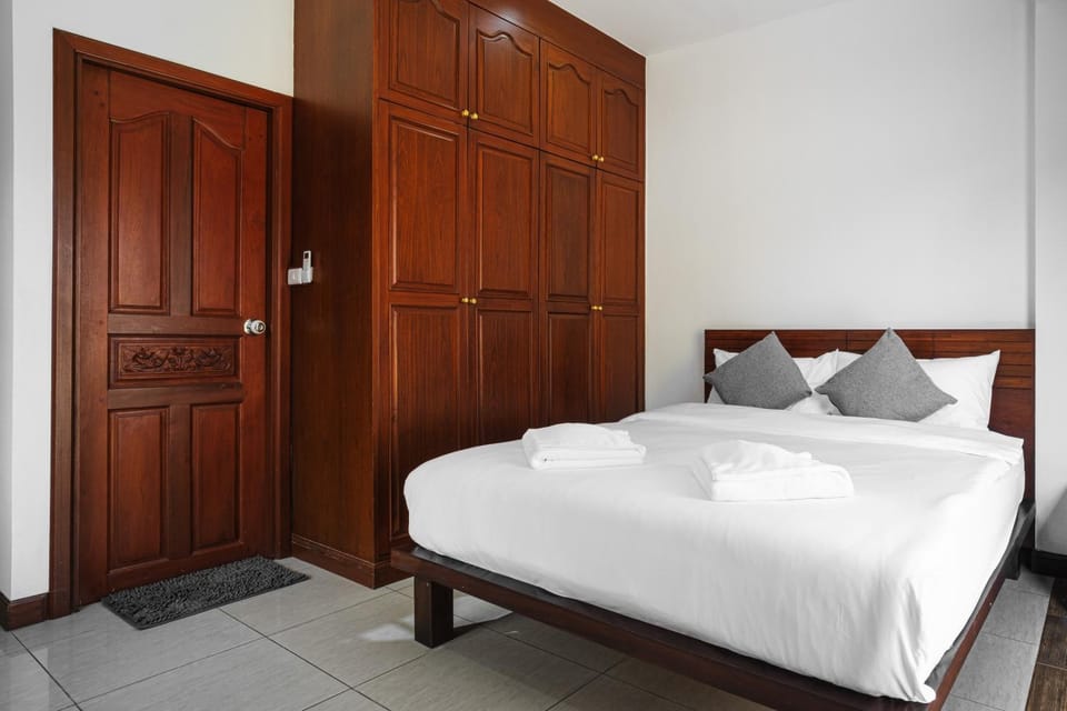 Bed, Photo of the whole room, Bedroom, wardrobe