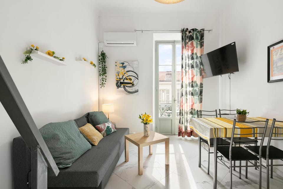 Communal lounge/ TV room, TV and multimedia, Living room, Dining area