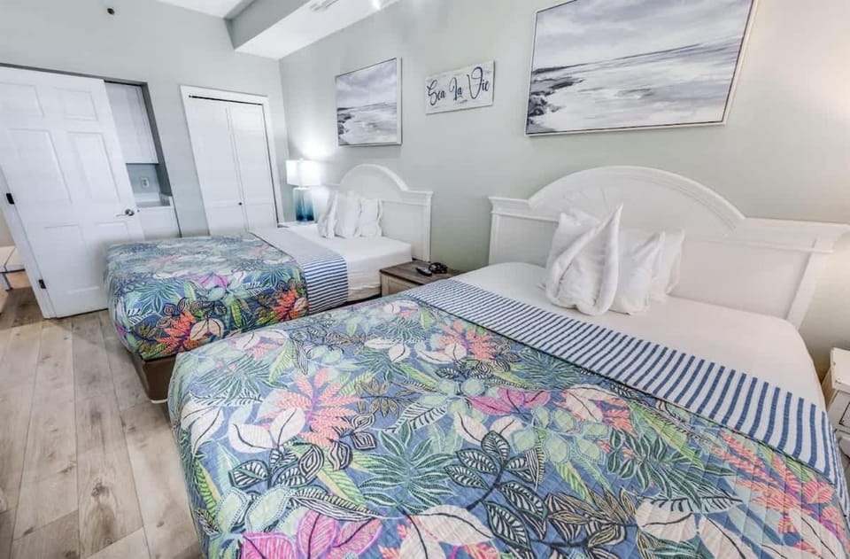 No Steps Low Floor Oceanfront Balcony Pools House in North Myrtle Beach