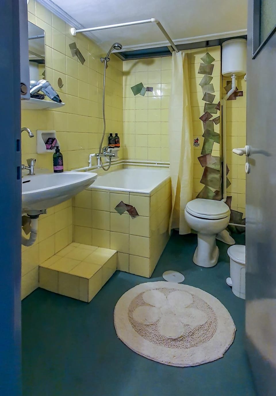 Shower, Toilet, Bathroom