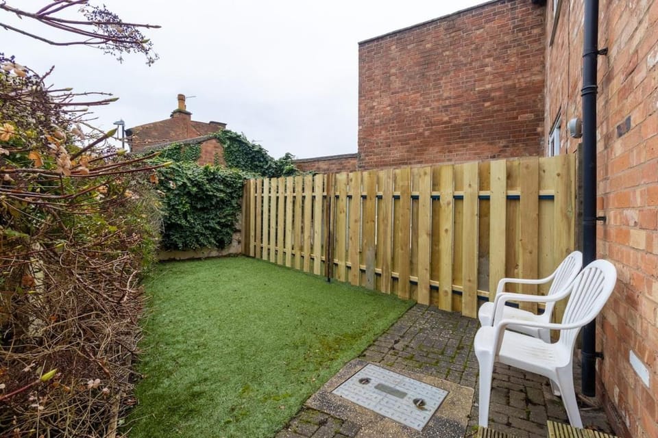 Patio, Day, Garden, Garden view