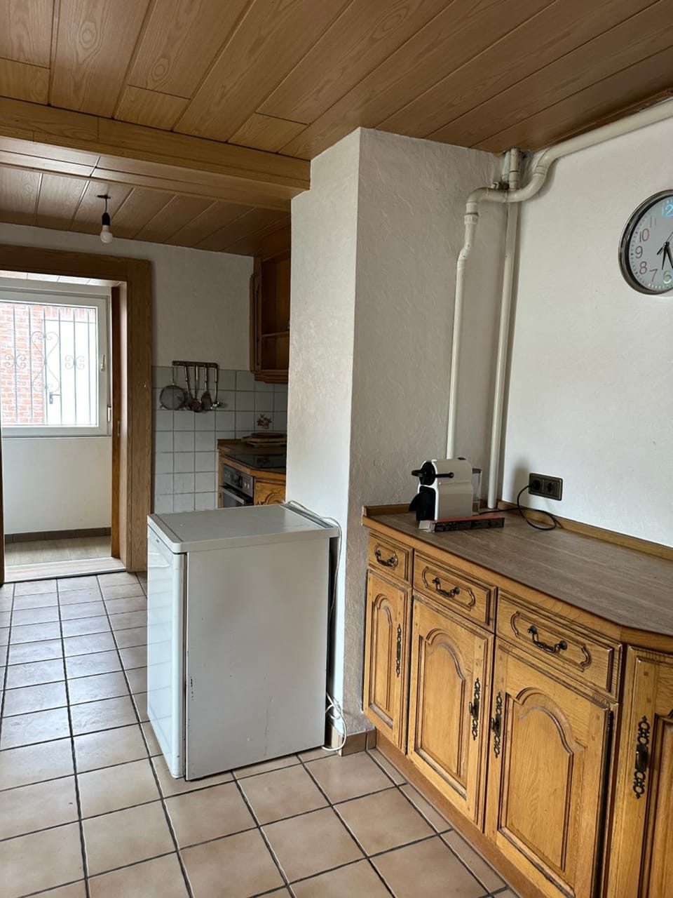 Kitchen or kitchenette, oven, stove