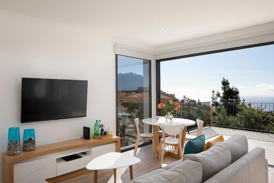 Day, View (from property/room), Balcony/Terrace, Living room, Dining area