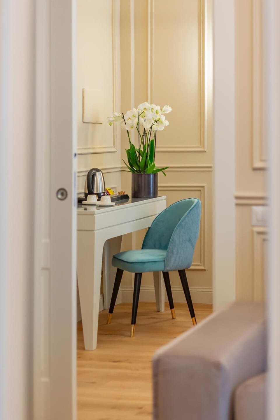 Photo of the whole room, Decorative detail, furniture