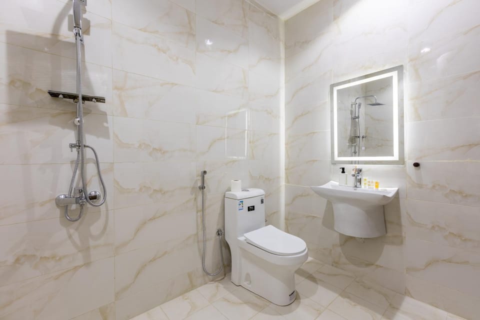 Shower, Toilet, Bathroom, bidet, towels