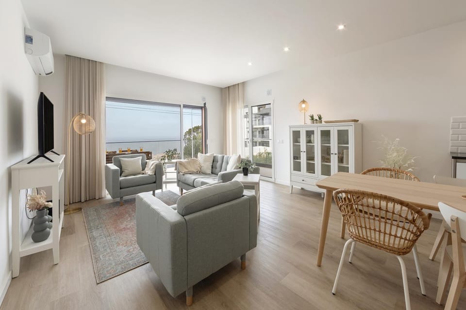 Communal lounge/ TV room, TV and multimedia, Living room, Seating area, Dining area