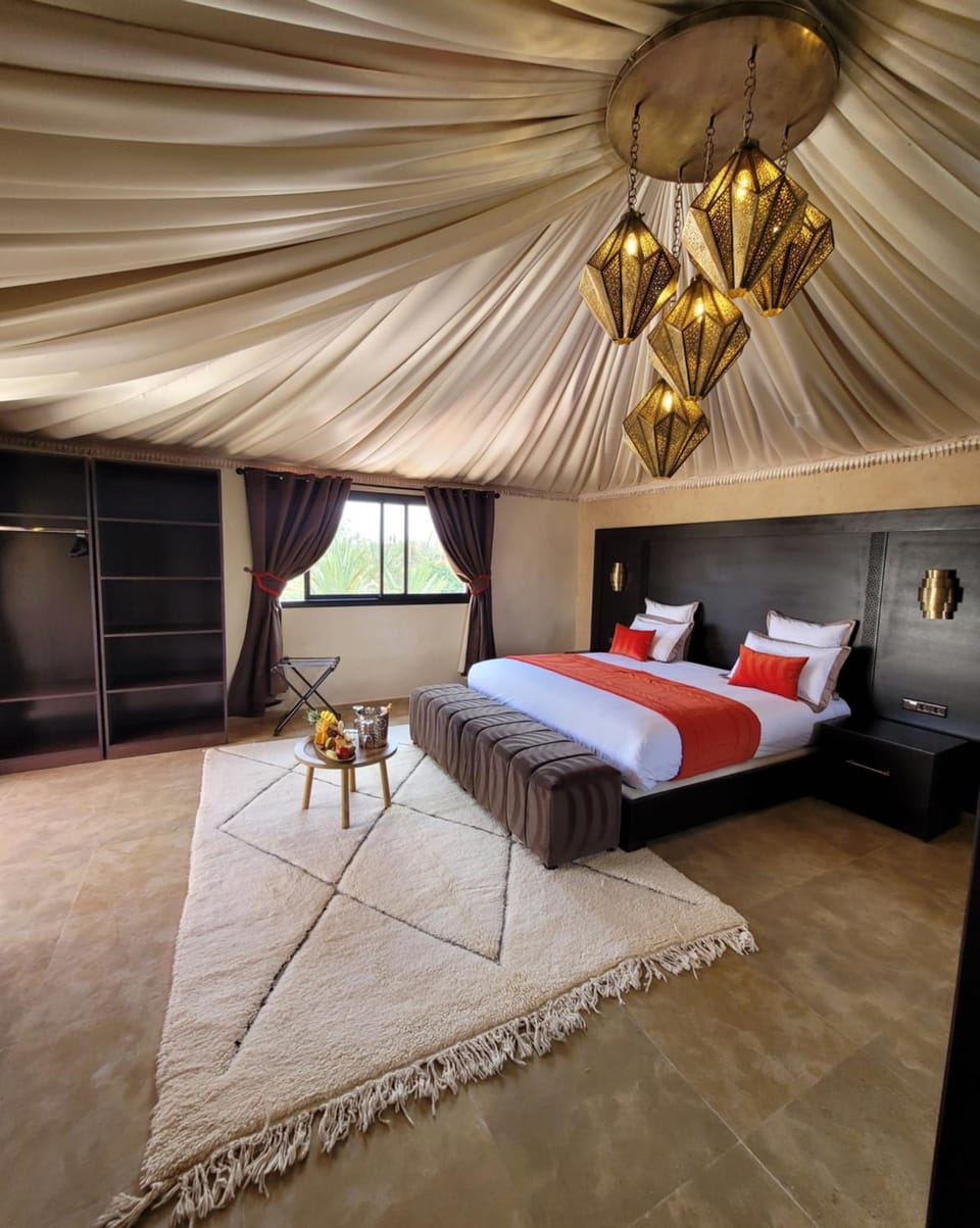 Patio, Patio, Restaurant/places to eat, Restaurant/places to eat, Bed, Balcony/Terrace, Photo of the whole room, Bedroom, Garden view, Garden view, Mountain view, Mountain view, Pool view, Pool view, Lunch, Dinner