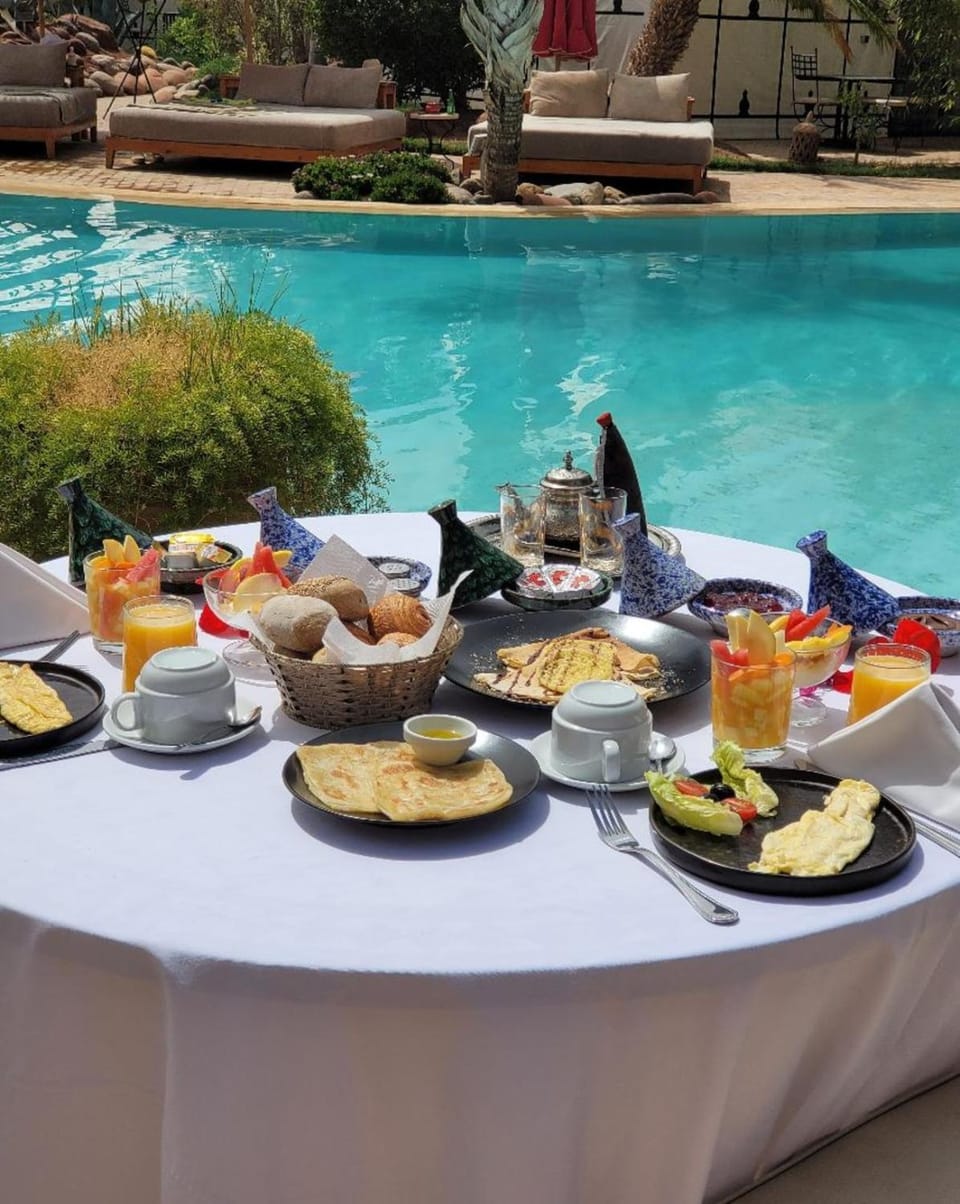 Food and drinks, Food, Breakfast, Continental breakfast, Lunch
