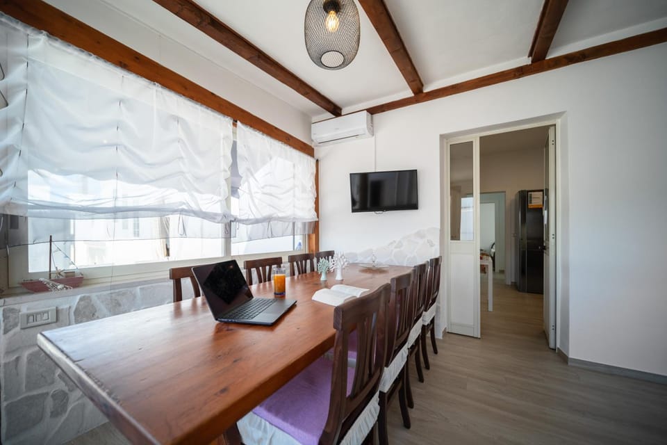 Communal lounge/ TV room, Dining area