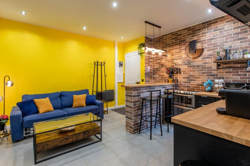 Living room, Dining area, stove