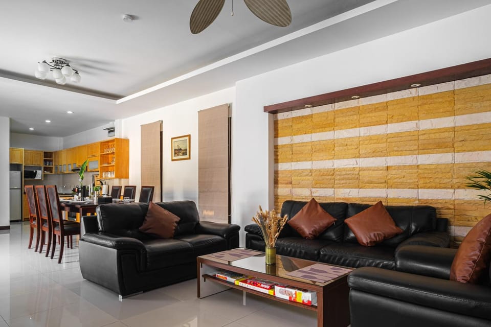 Restaurant/places to eat, Living room