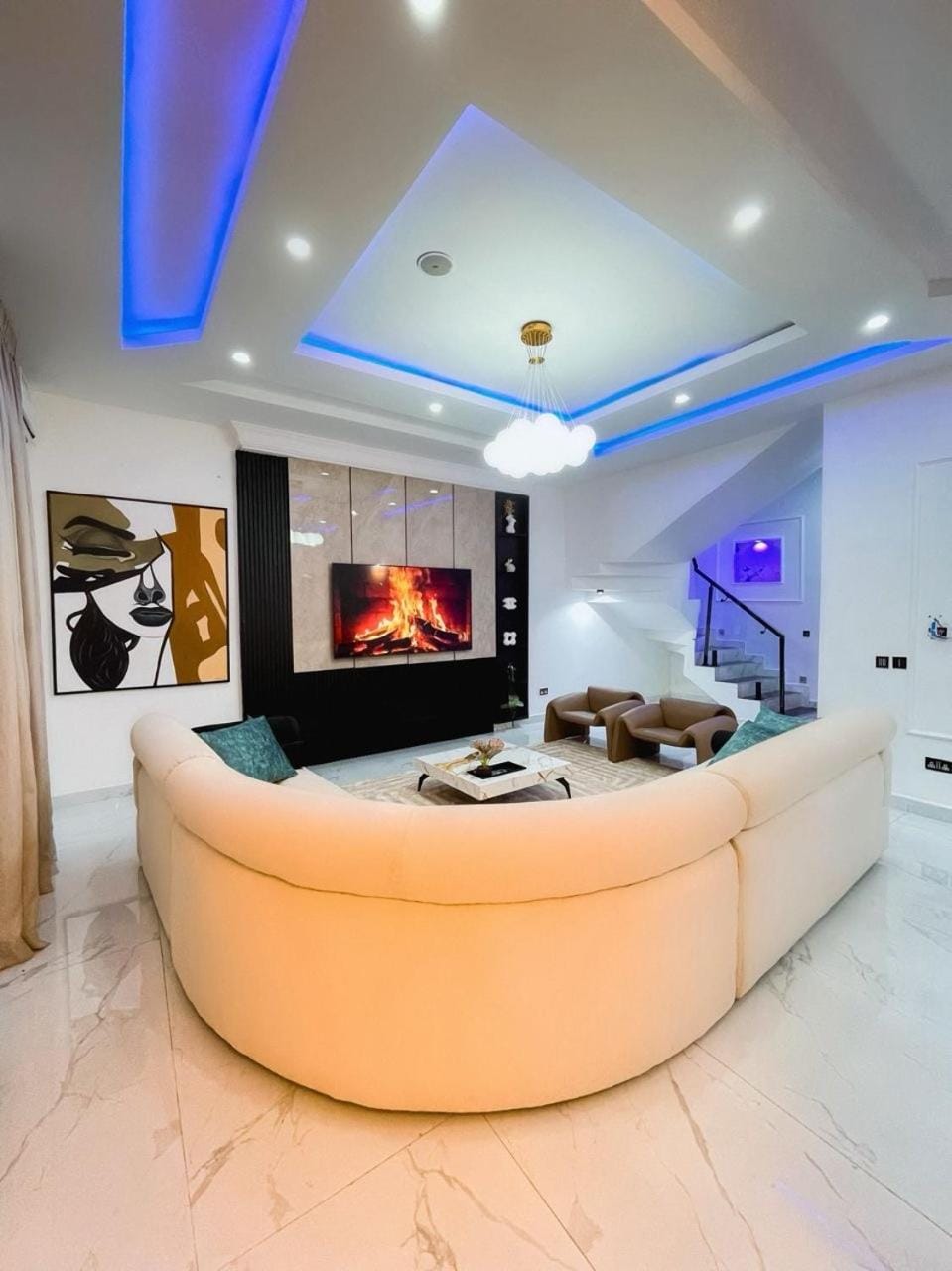 Communal lounge/ TV room, Living room, Seating area, Evening entertainment