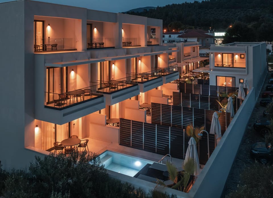 Property building, Pool view