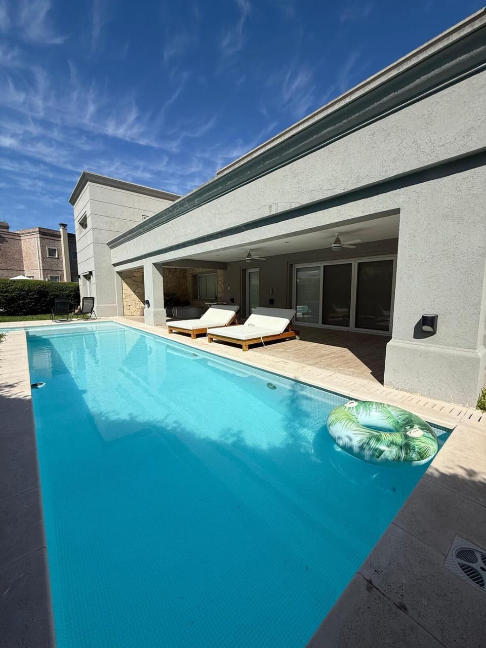Property building, Day, Pool view, Swimming pool, sunbed