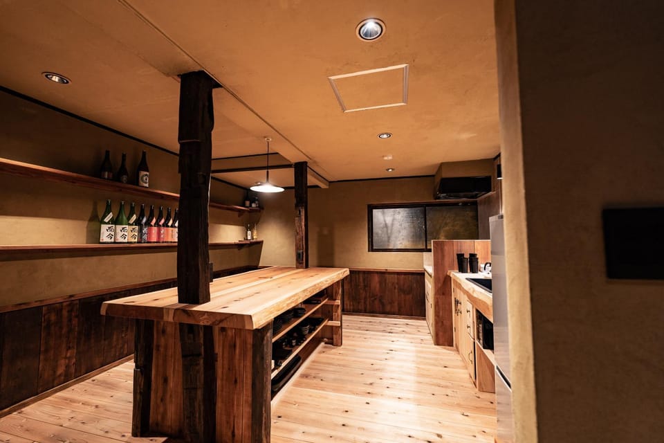 Kitchen or kitchenette, minibar