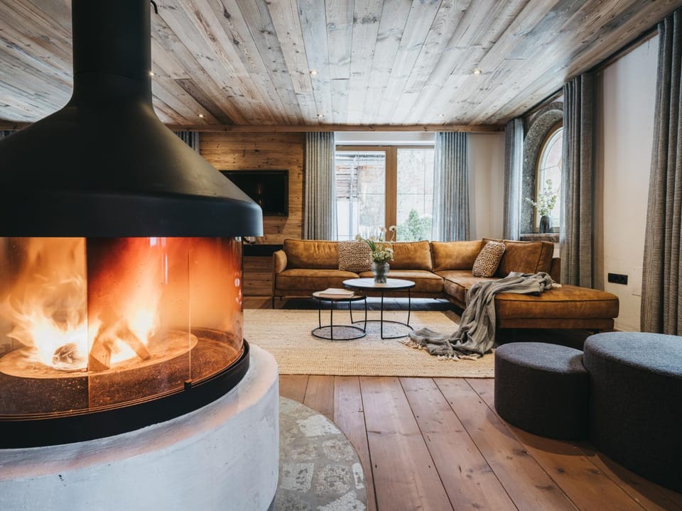 Living room, Seating area, fireplace