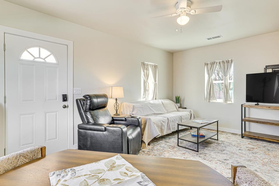 3 Mi to Elephant Butte Lake: Cozy Retreat! House in Truth or Consequences