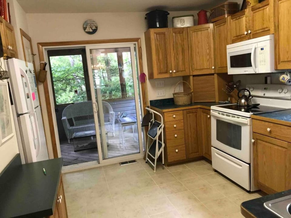 Kitchen or kitchenette, dishwasher, oven, stove, toaster