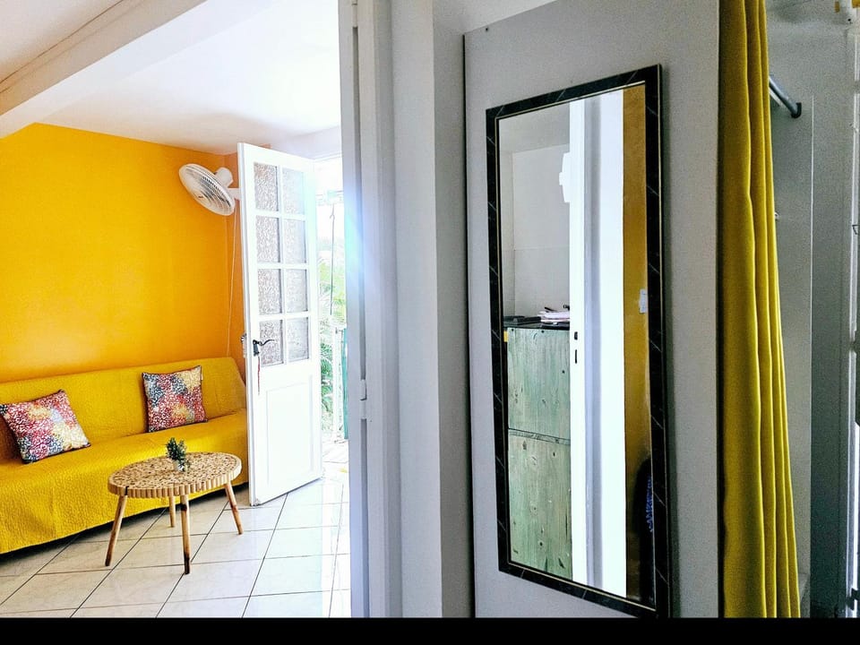 F2 infinity acces plage a pieds vue mer Apartment in La Trinité