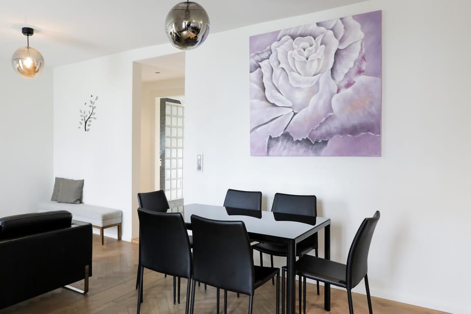 Living room, Decorative detail, Seating area, Dining area