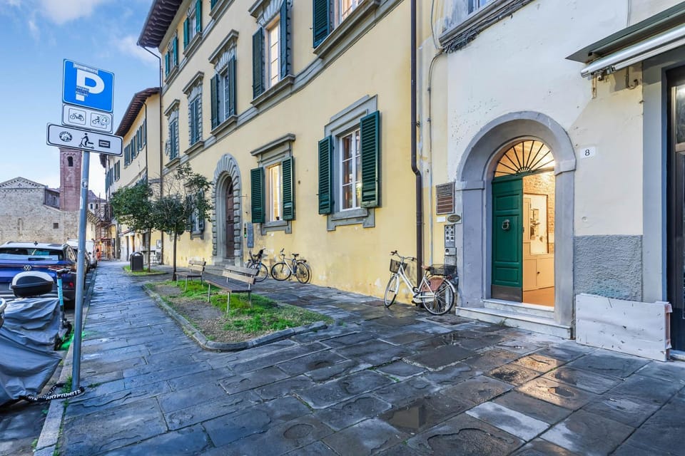 Property building, Day, Neighbourhood, City view, Street view, Location