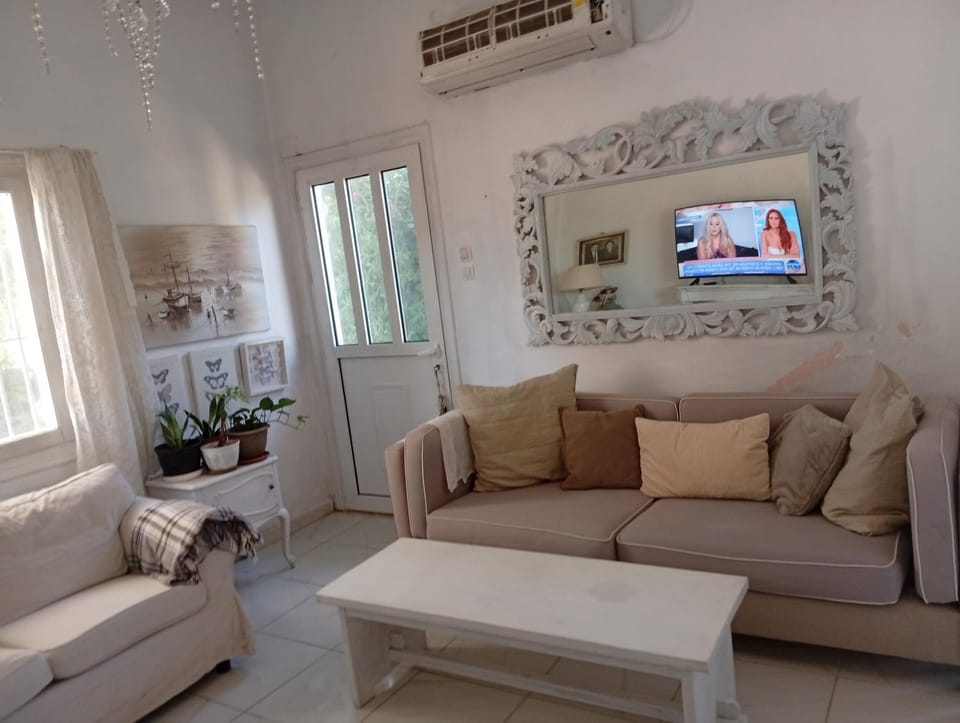 Smal villa loft near the beach Country House in East Attica Regional Unit, Greece