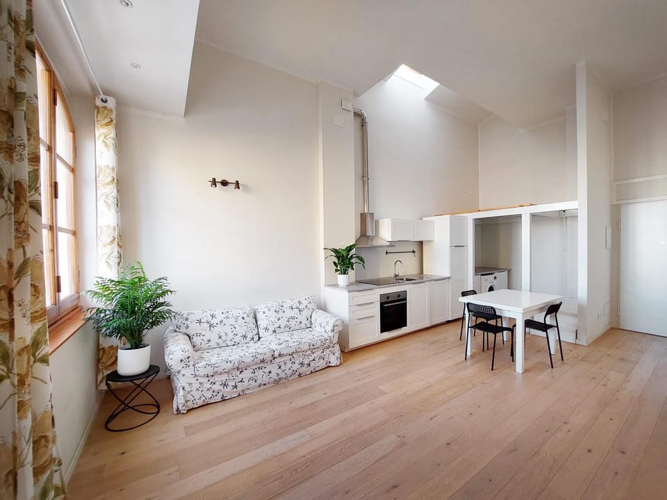 Kitchen or kitchenette, Living room, Seating area, Dining area, stove