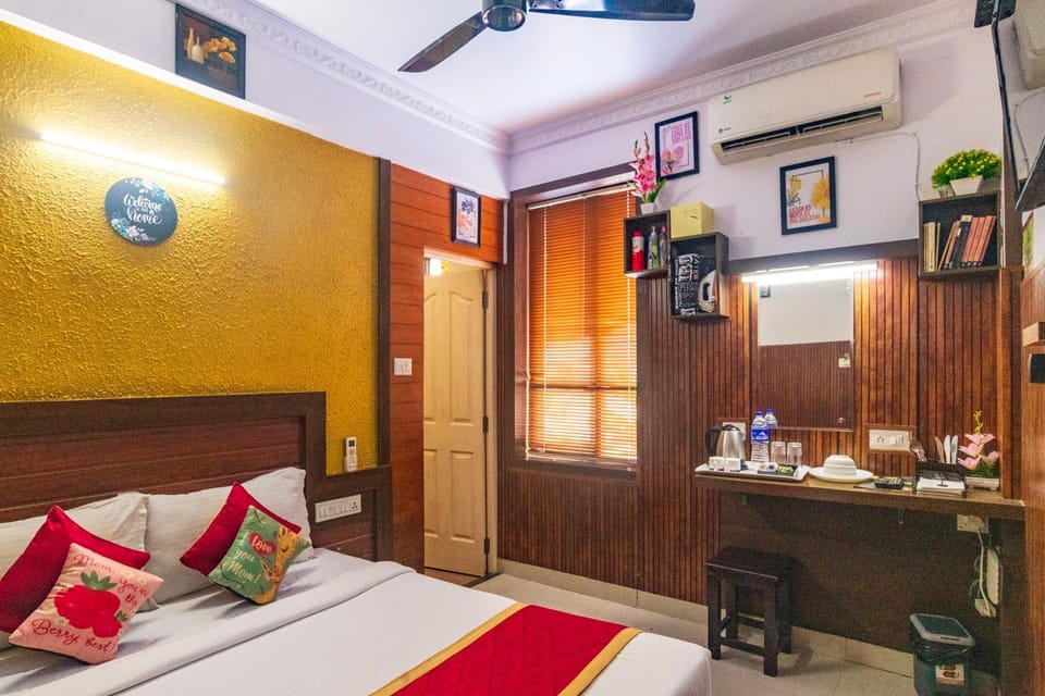Bed, TV and multimedia, Photo of the whole room, Bedroom, hair dresser, wardrobe