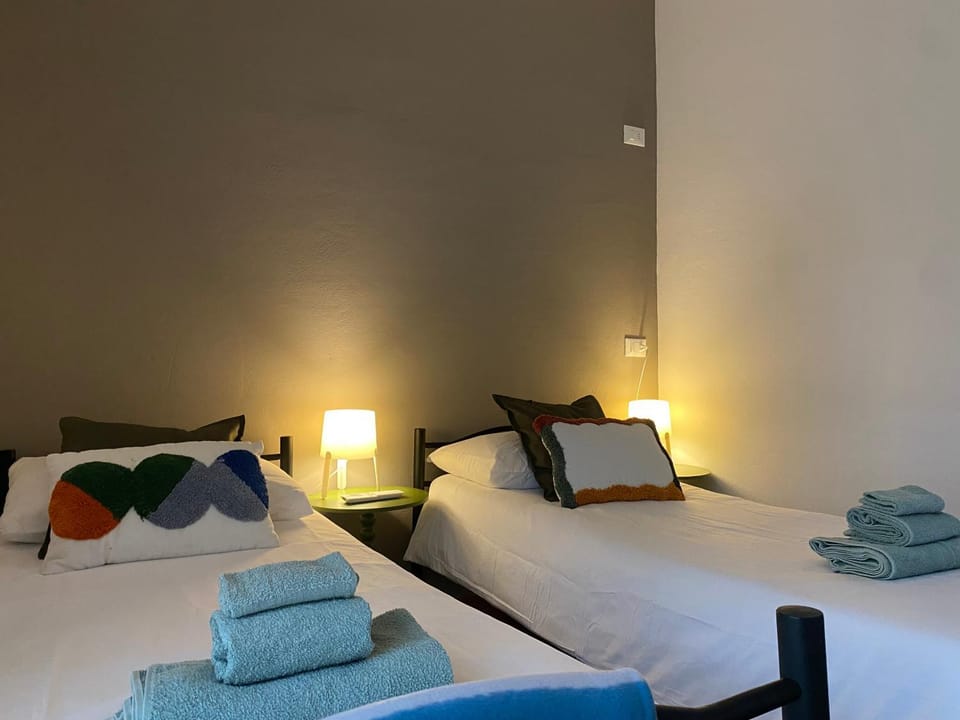 Bedroom, towels