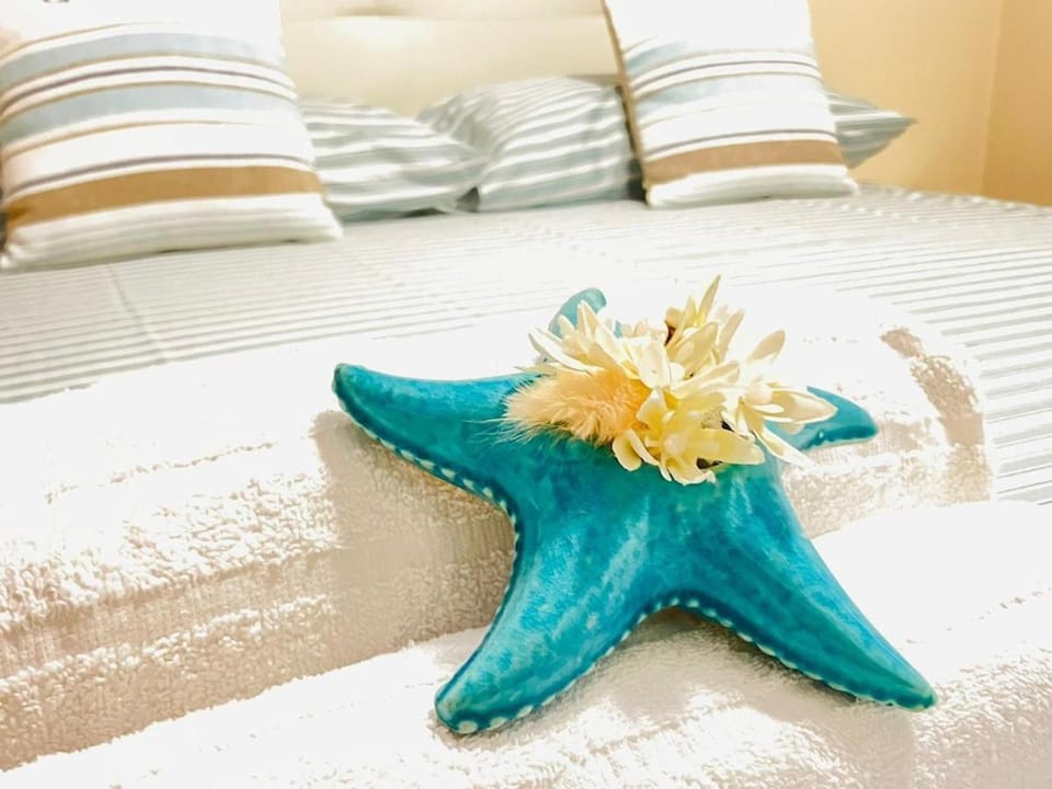 Bed, Decorative detail, Bedroom