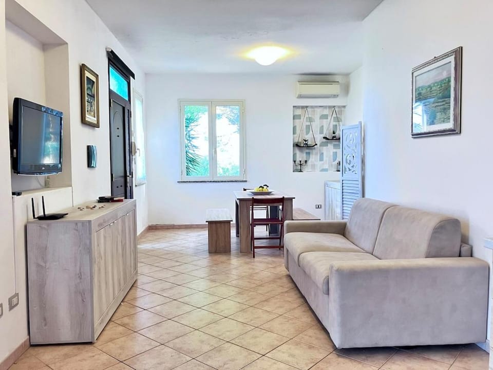 TV and multimedia, Living room, Dining area, air conditioner
