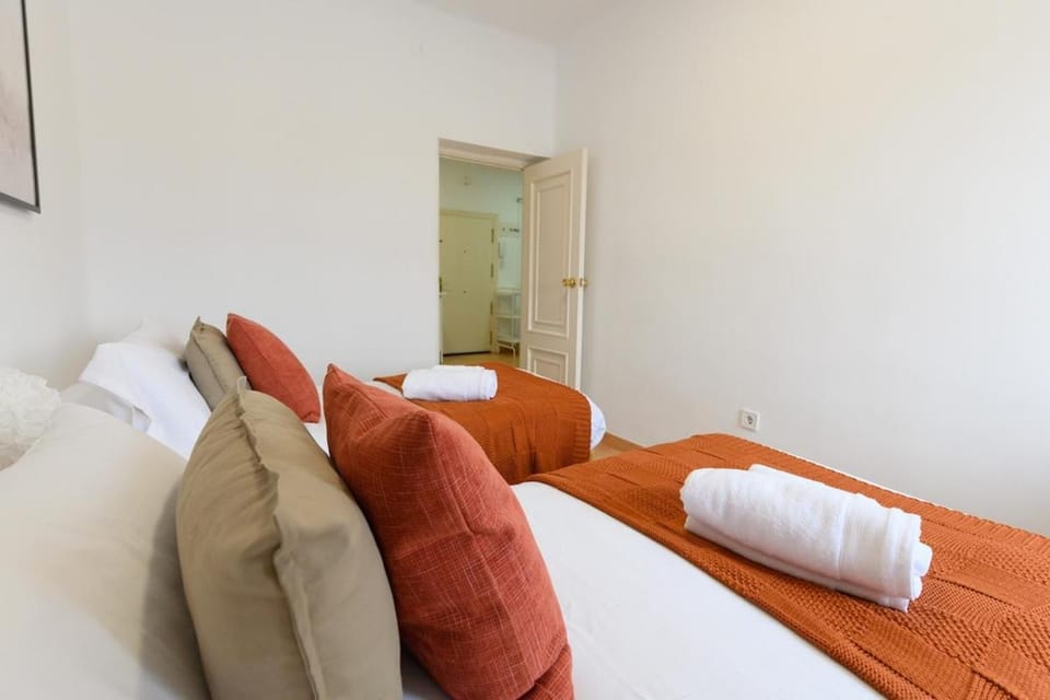 Apartamento TEMPORAL Charmartin 4 Torres 2 dormitorios PCA2924 Apartment in Madrid