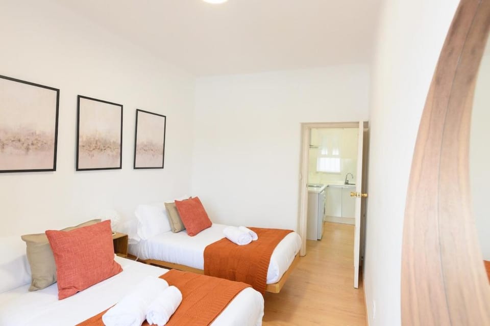 Apartamento TEMPORAL Charmartin 4 Torres 2 dormitorios PCA2924 Apartment in Madrid