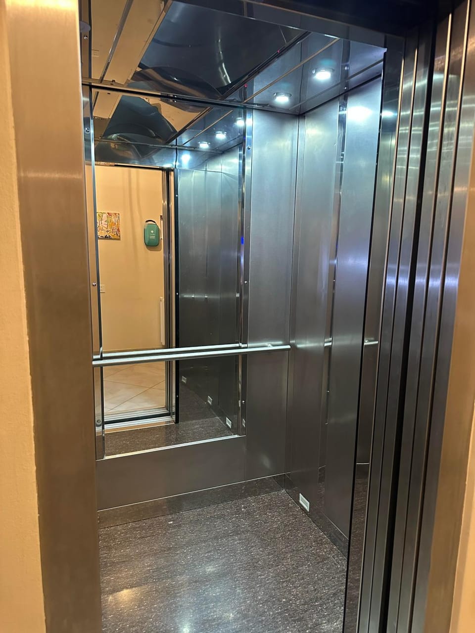 Shower, Bathroom, elevator