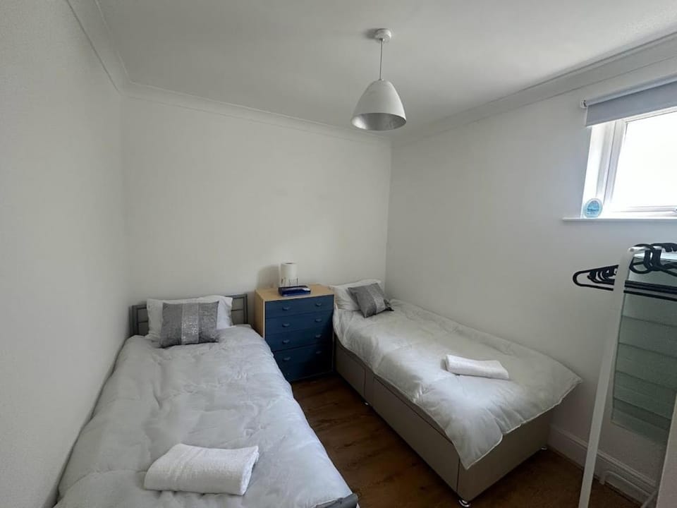 London flat near Wembley, self check in, garden Apartment in London Borough of Ealing