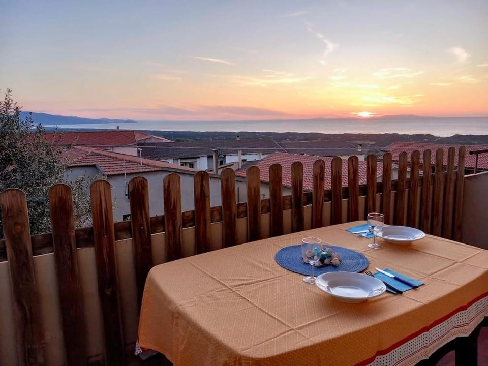 View (from property/room), Balcony/Terrace, Dining area, Sea view