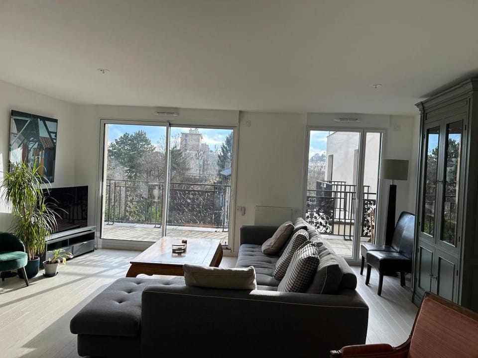 Spacious apartment - gates of paris Apartment in Saint-Cloud