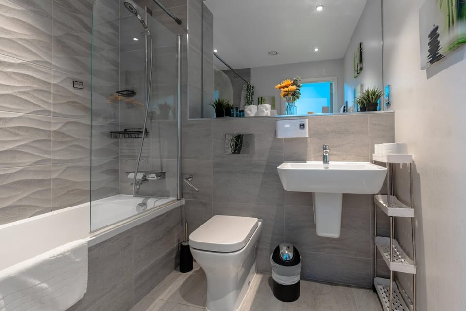 Shower, Toilet, Bathroom, Bath