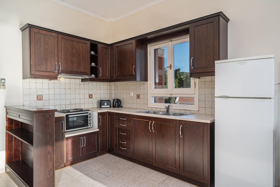 Kitchen or kitchenette, oven, toaster