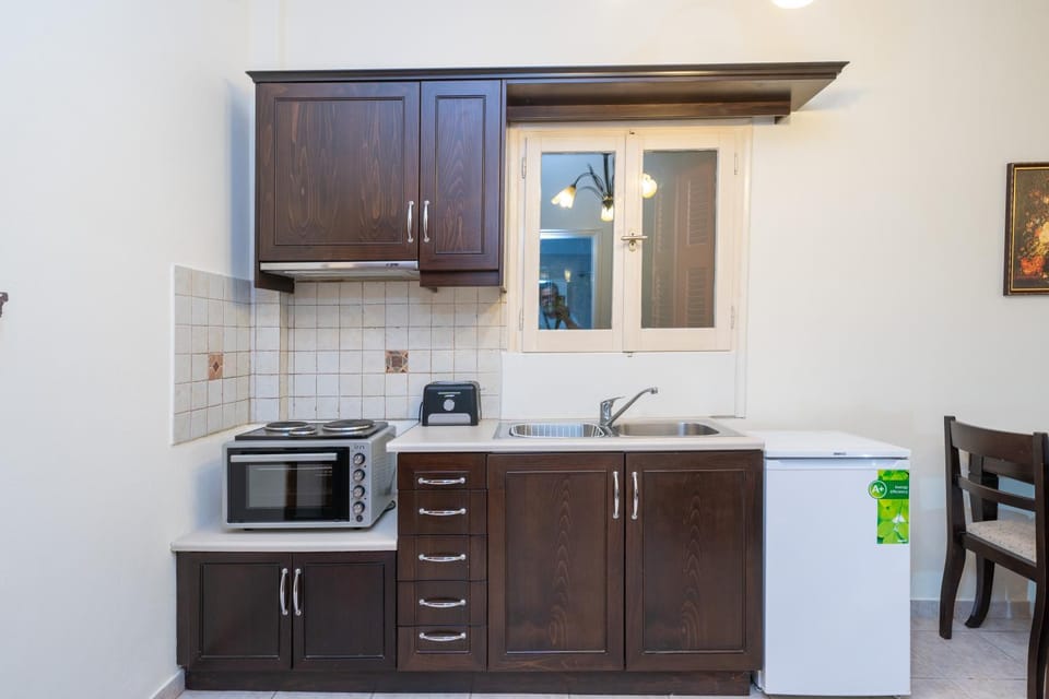 Kitchen or kitchenette, oven, toaster
