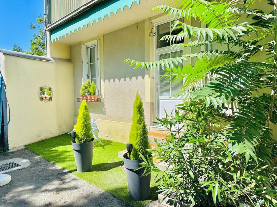 Studio charmant Parking & terrasse près du centre Apartment in Nantes