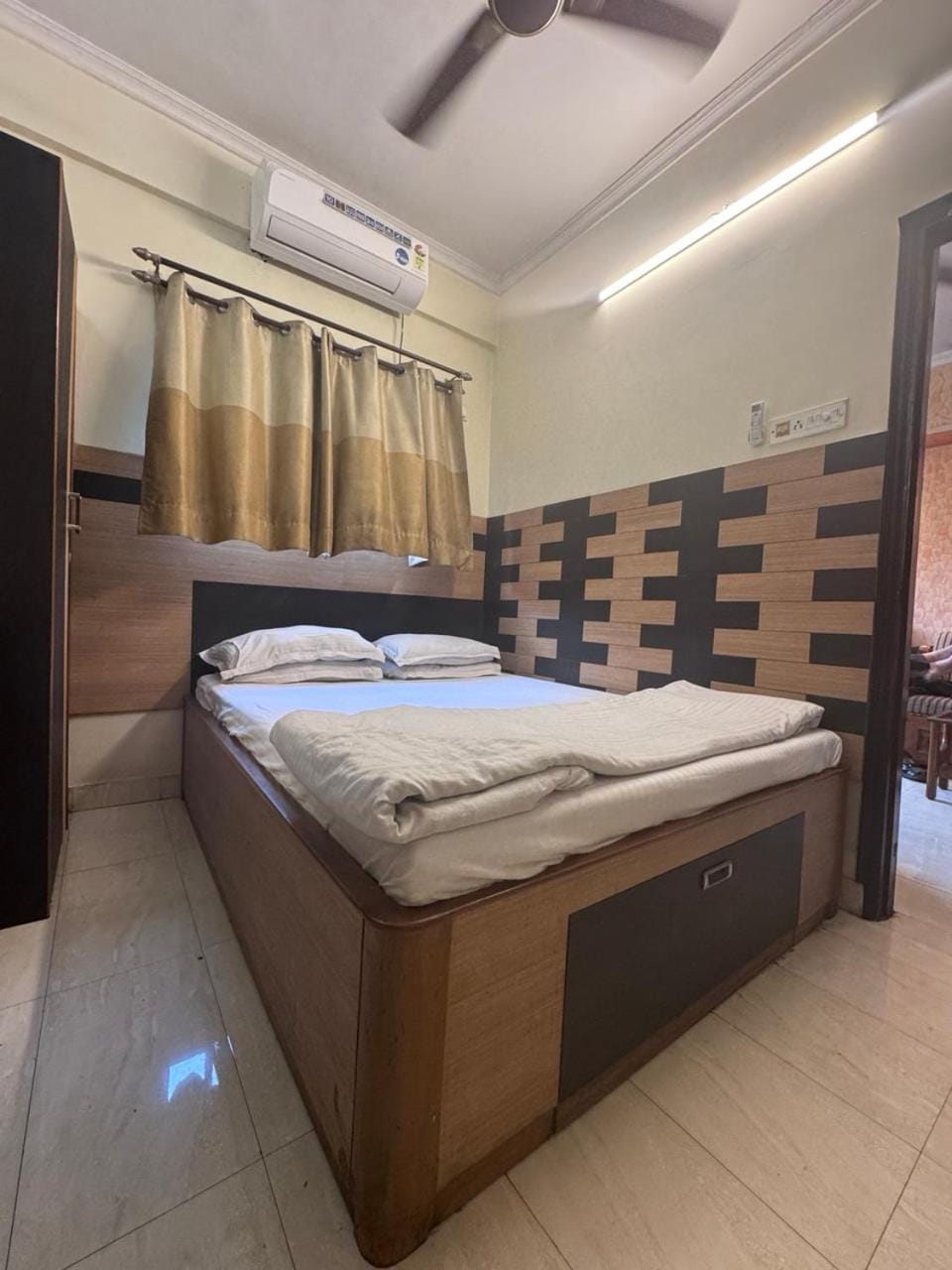 Bed, Photo of the whole room, air conditioner