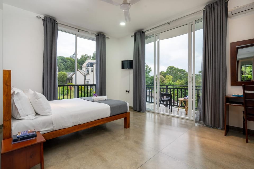 Bed, Natural landscape, TV and multimedia, View (from property/room), Balcony/Terrace, Photo of the whole room, Bedroom
