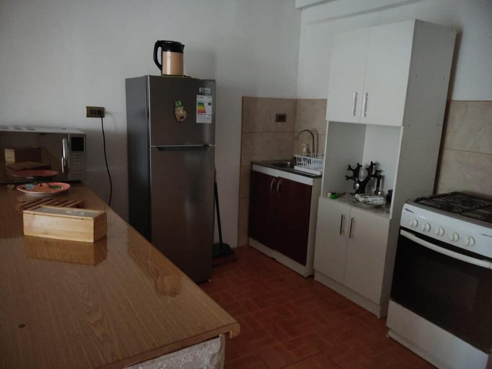 Kitchen or kitchenette, dishwasher, oven