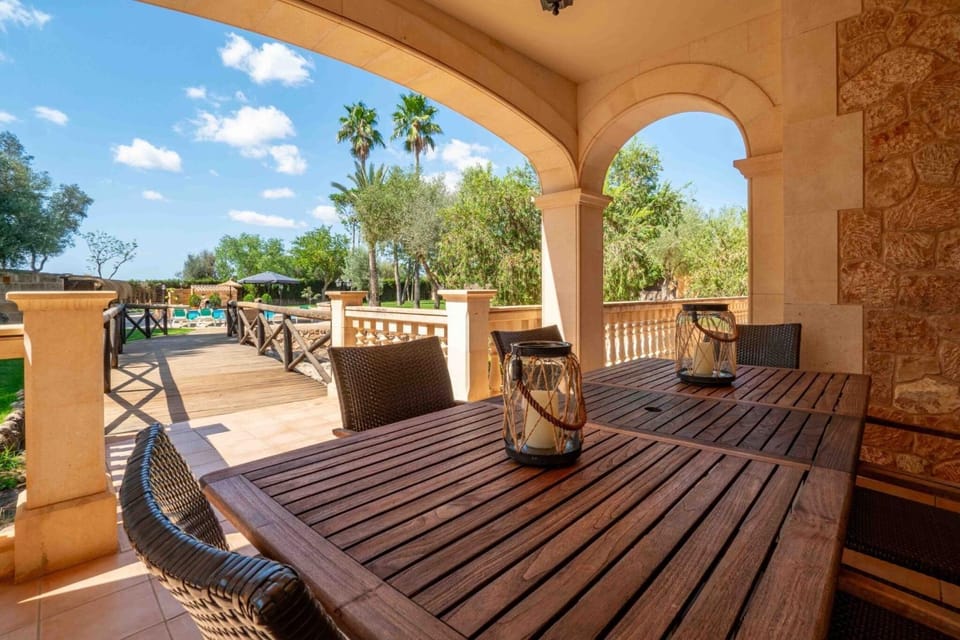 Property building, Balcony/Terrace, Living room