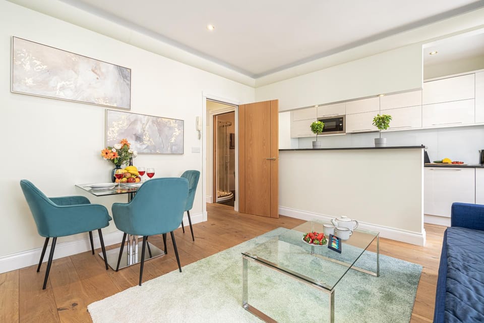 Kitchen or kitchenette, Living room