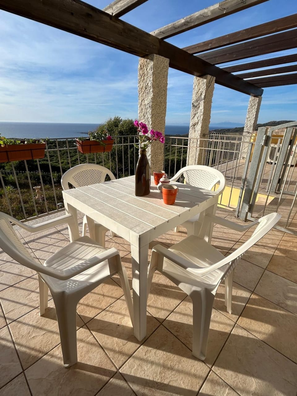 View (from property/room), Balcony/Terrace, Dining area, Sea view