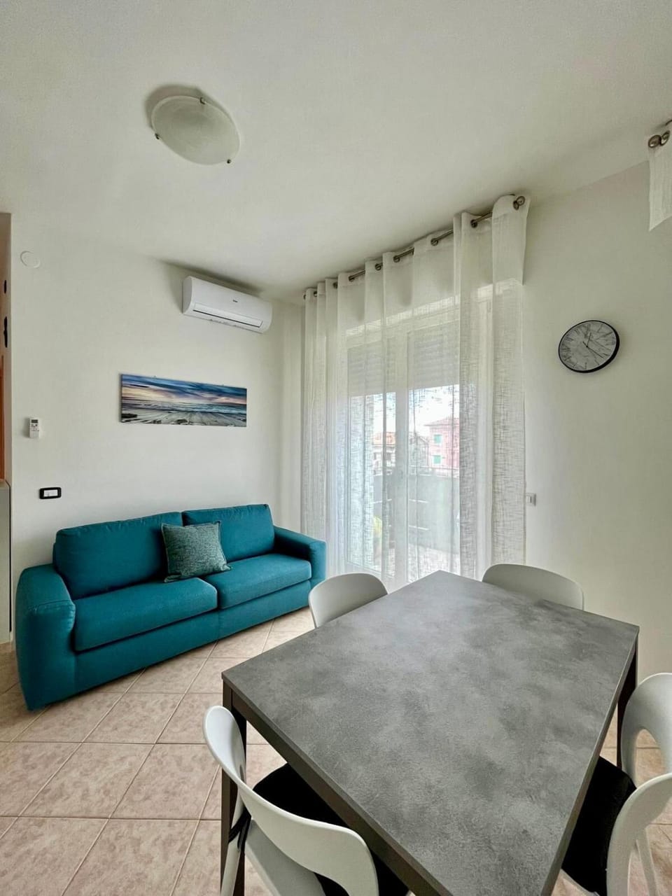 Living room, Seating area, Dining area, air conditioner